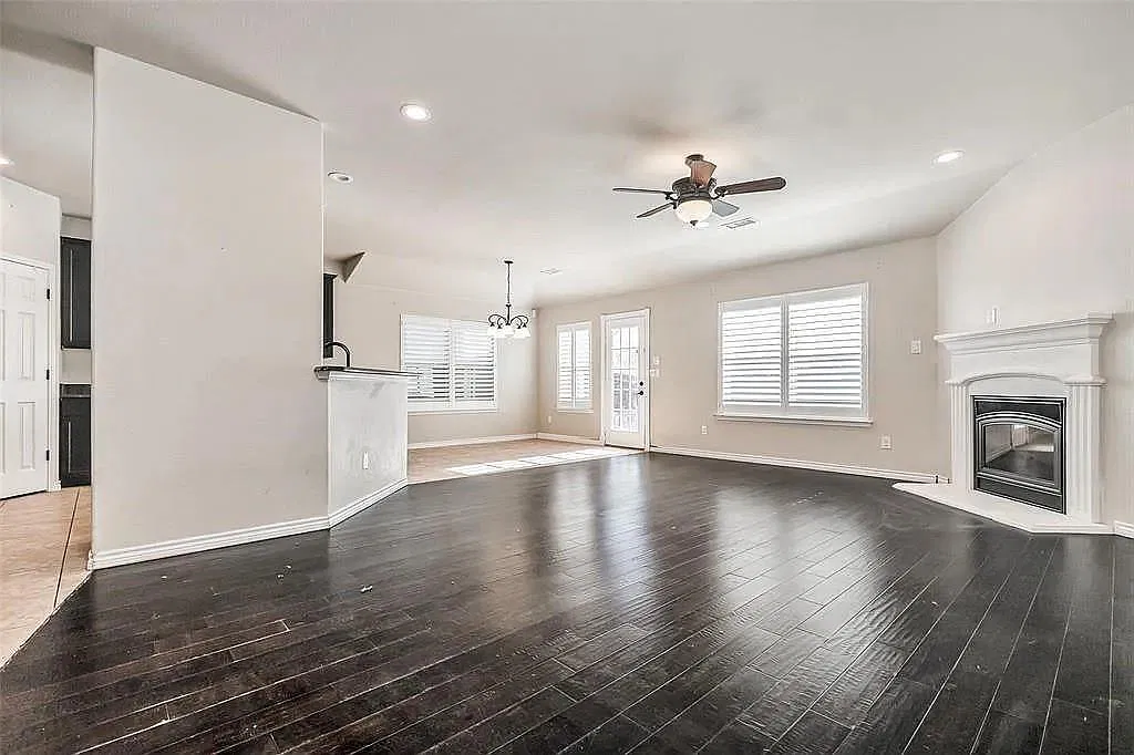 4 bed, 2.5 bath, 3314 sqft, $2,990 — Photo 4