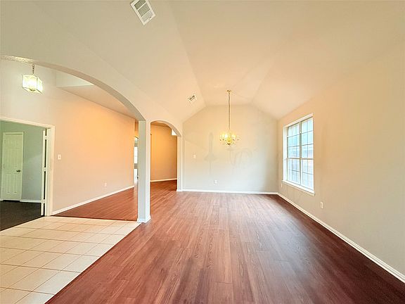 5th image of 536 Pinnacle Dr