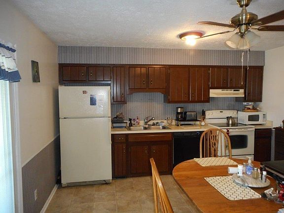 2nd image of 1641 Highview Cir