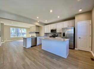 823 Roselyn Dr, Victoria, MN 55386