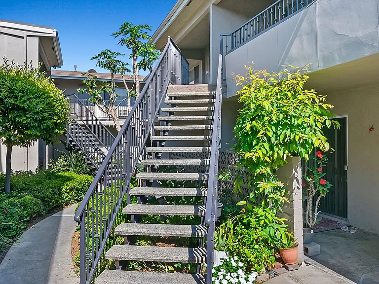 1121 S Atlantic Blvd — Photo 4