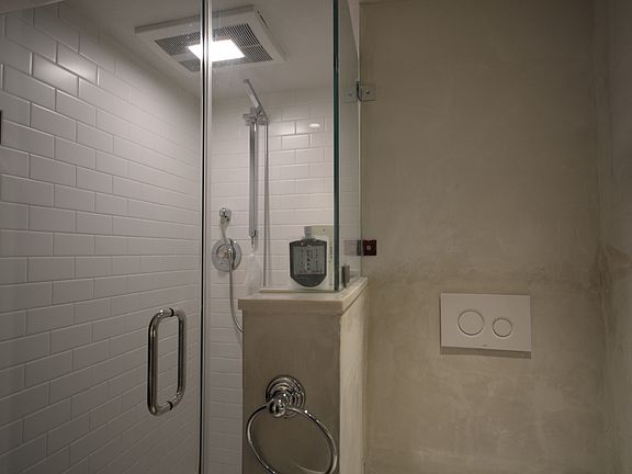 Shower with multifunctional fan (regular fan high/low settings, heated air).