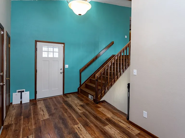 7673 Safari Cir — Photo 2