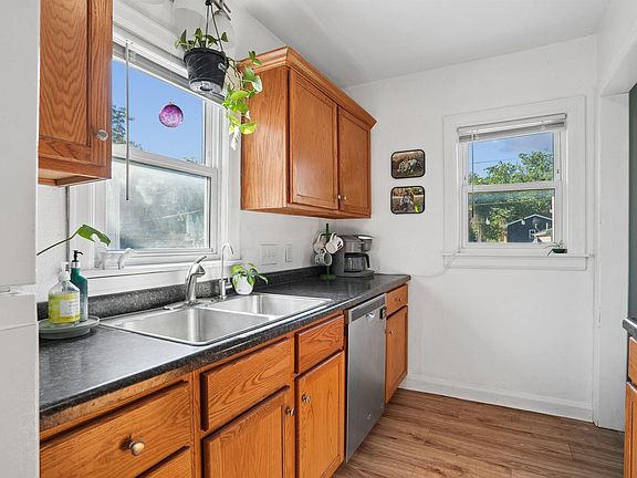 3rd image of 1652 Bertch Ave