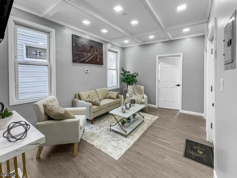 39 Brookdale Ave — Photo 6
