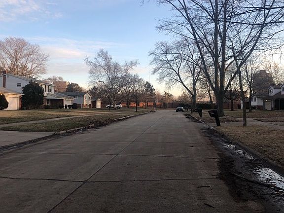 4th image of 27071 Charles Dr
