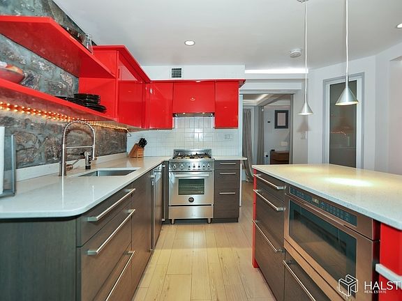 4th image of 463 W 21st St