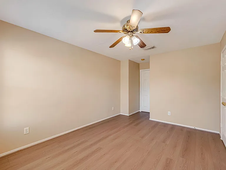 914 Chapwood Ct — Photo 19