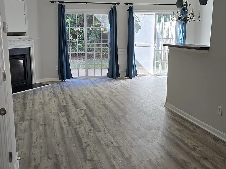 107 Fargale Ln — Photo 2