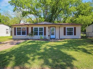 933 Indian Hills Dr, Grand Prairie, TX 75051
