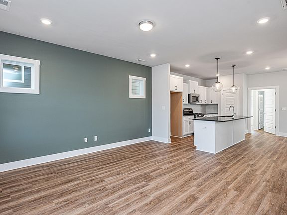 3rd image of 144 Weavers Grove Dr