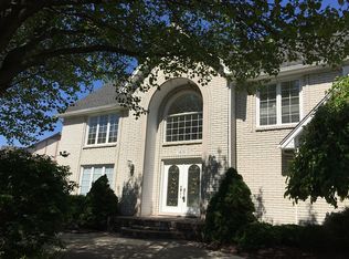 1838 Spiceway Dr, Troy, MI