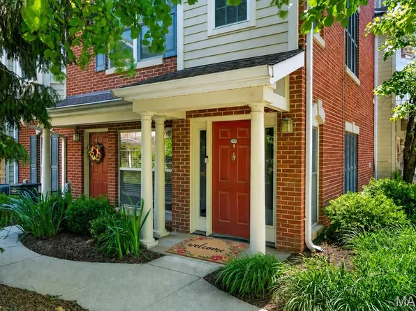 2662 S McKnight Crossing Ct, Saint Louis, MO 63124