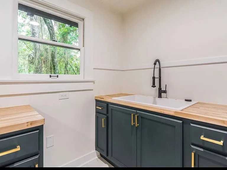 722 NE 4th Ave — Photo 10