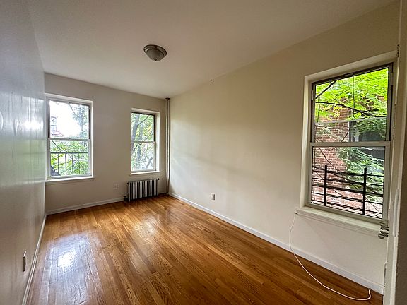 3rd image of 372 Montgomery St #5F
