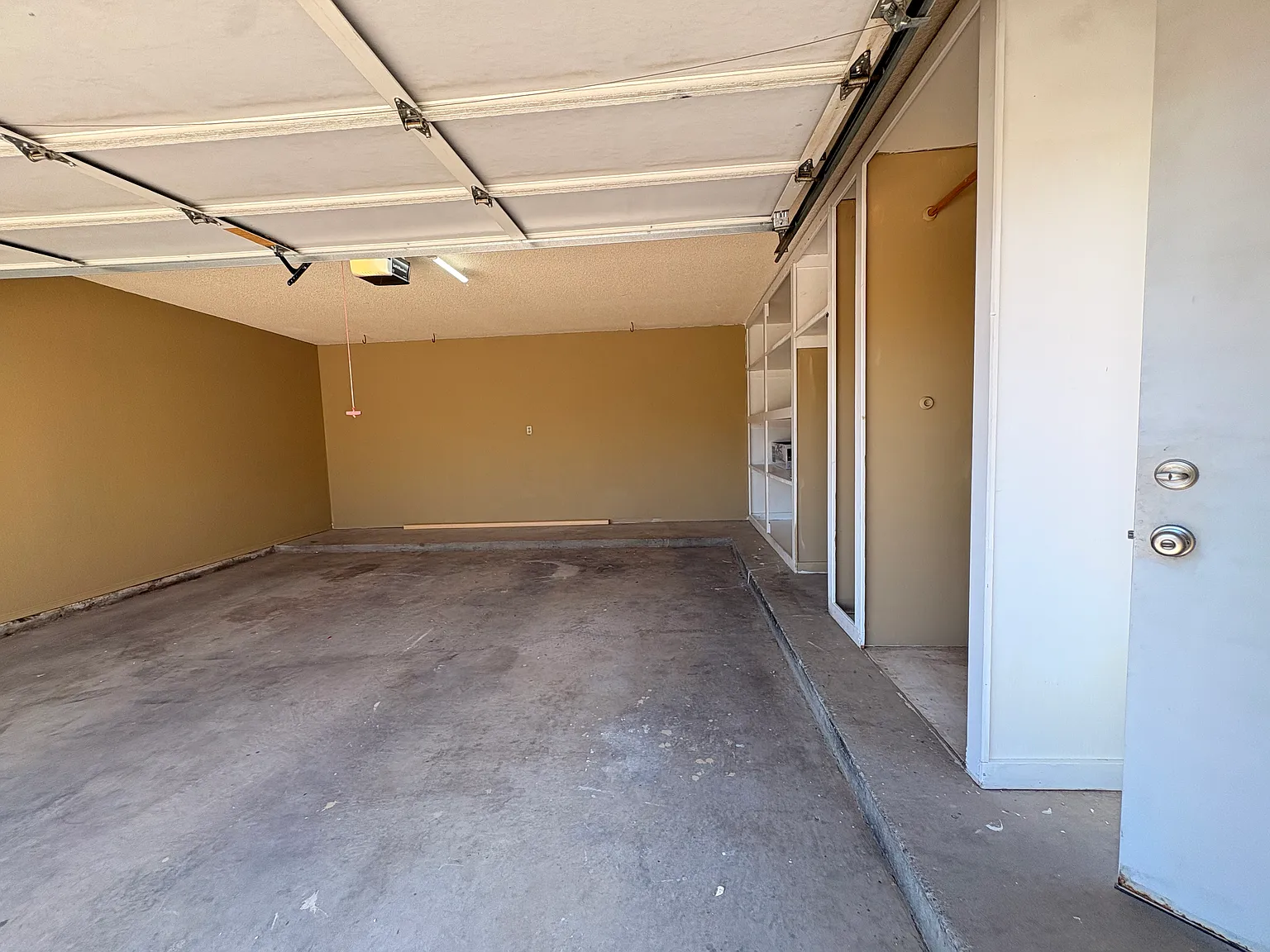3 bed, 1358 sqft, $1,900 — Photo 2