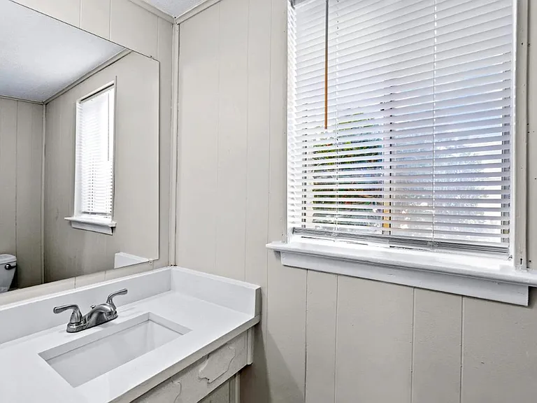 6121 Whitman Ave — Photo 14