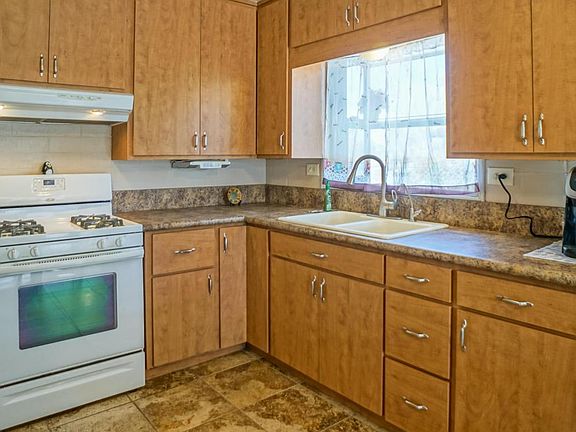 4th image of 710 E Avenue K8