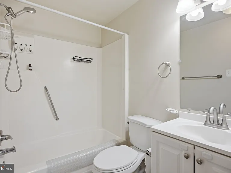 1935 Pohick Creek Ct — Photo 23