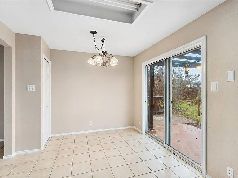 107 McCarthur Dr — Photo 8