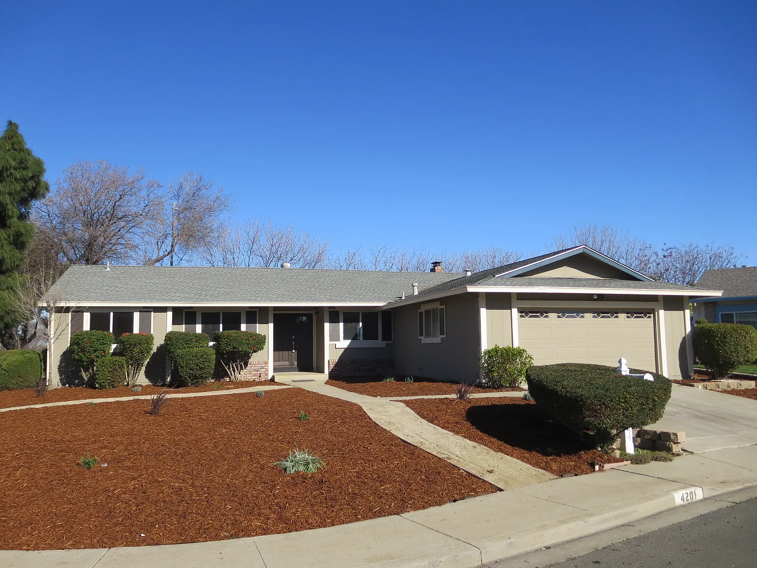 4201 Suzanne Dr photo 1