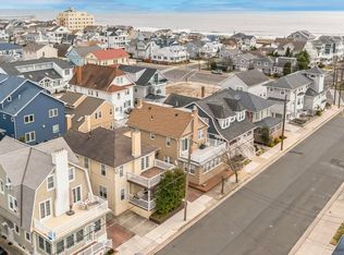 15 S Wyoming Ave, Ventnor, NJ 08406