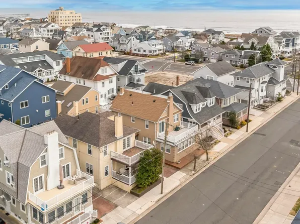 15 S Wyoming Ave, Ventnor, NJ 08406