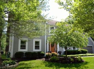 215 Squires Ct, Powell, OH