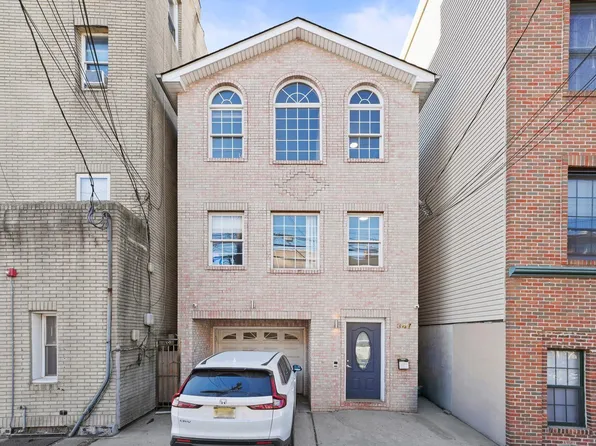 347 Palisade Avenue image 1 of 13