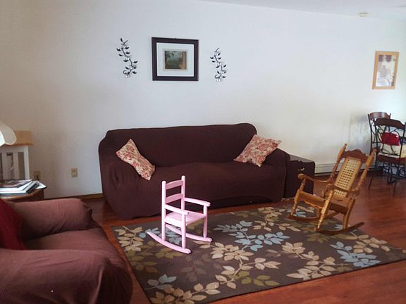 3rd image of 1036 Evergreen St
