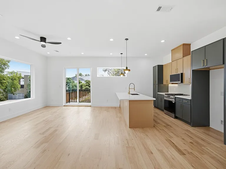 4605 Belmont Ave #202 — Photo 11
