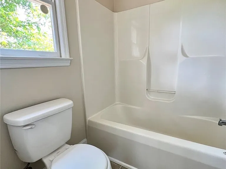 715 Ashburton Dr — Photo 17