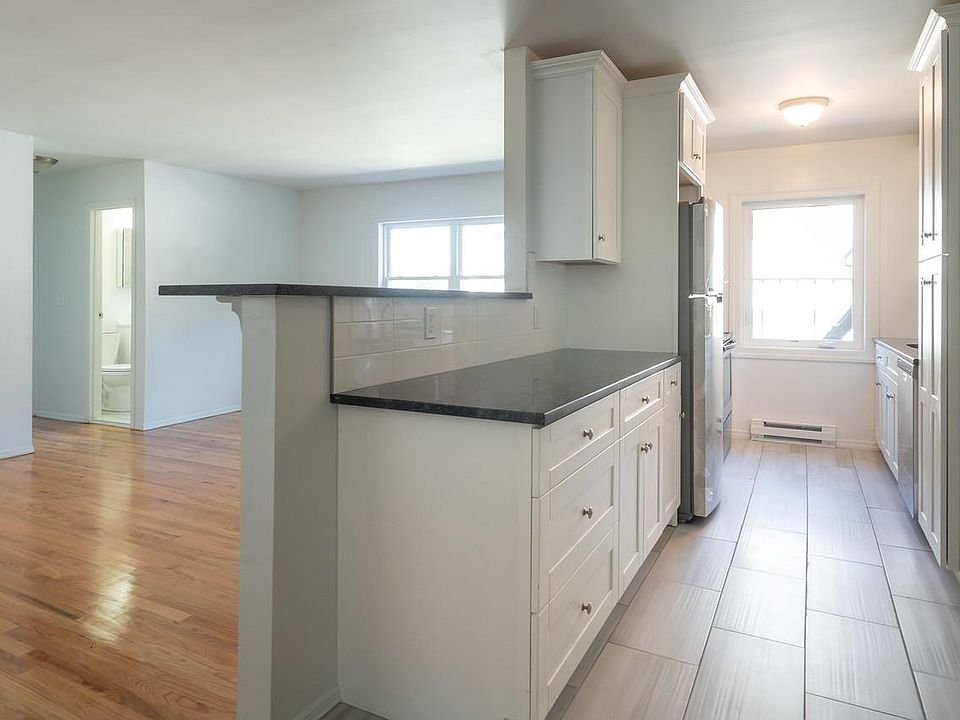 1st image of 484 Warburton Ave