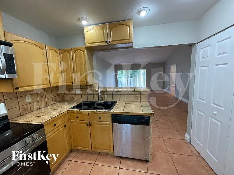 10352 SW 208th Ln — Photo 6