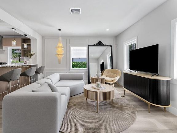 4th image of 4808 University Dr #4808
