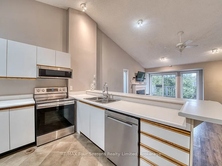 5 Harbour St E #1 — Photo 26