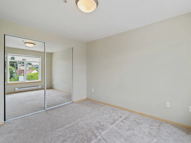 5200 Roosevelt Way NE #403 — Photo 14
