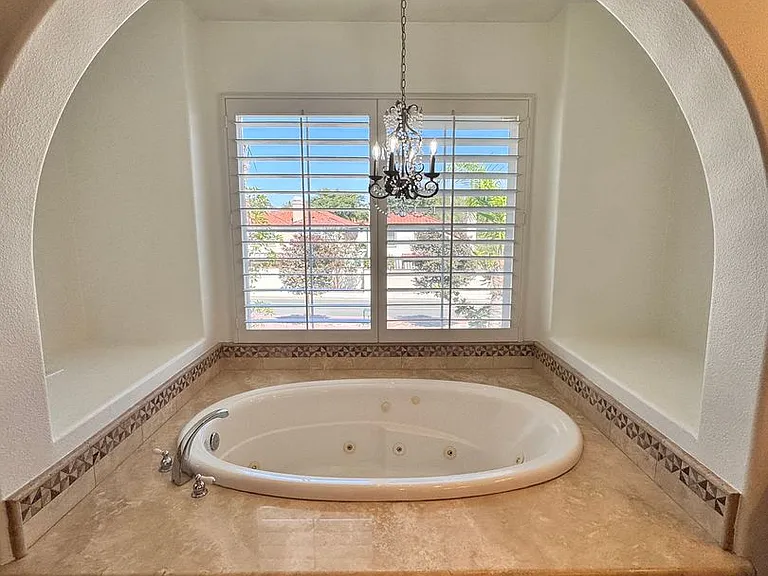 326 Manila Ave — Photo 52