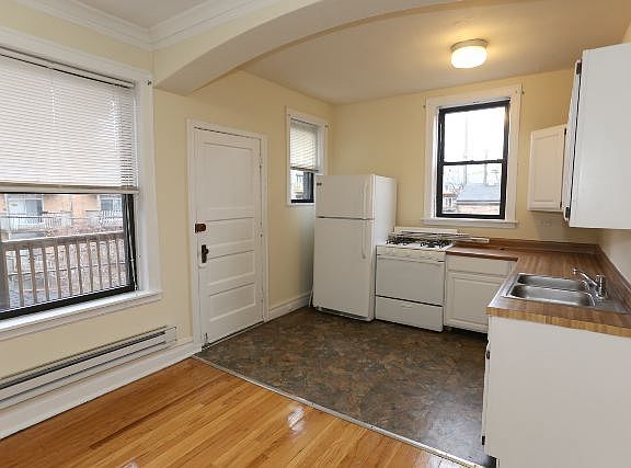 4th image of 3937 N Janssen Ave #E4