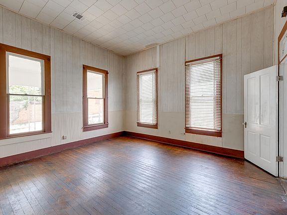 5th image of 707 N John St