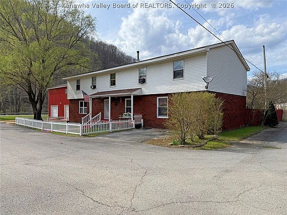 2nd image of 41 Flat Top Camp Rd