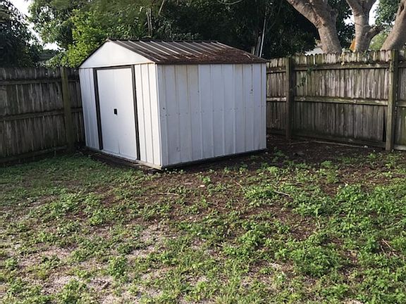 4th image of 624 W Ocean Ave