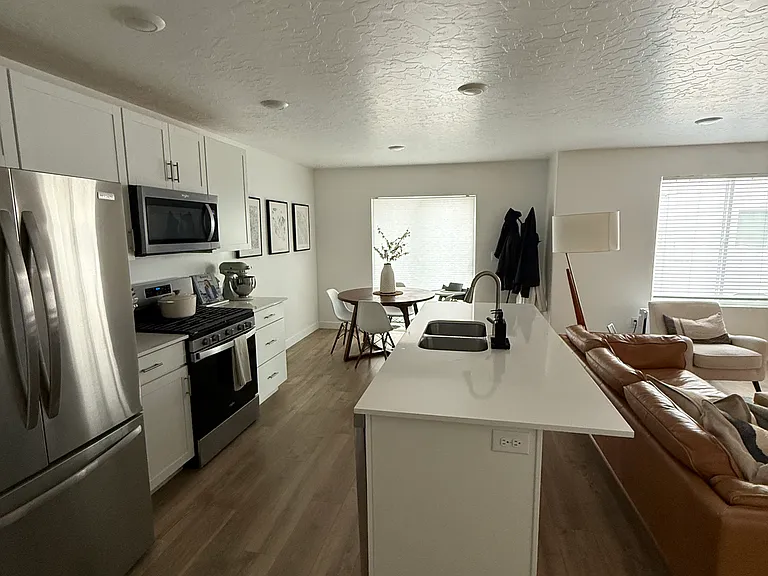 388 N Sea Chaser Ln — Photo 6