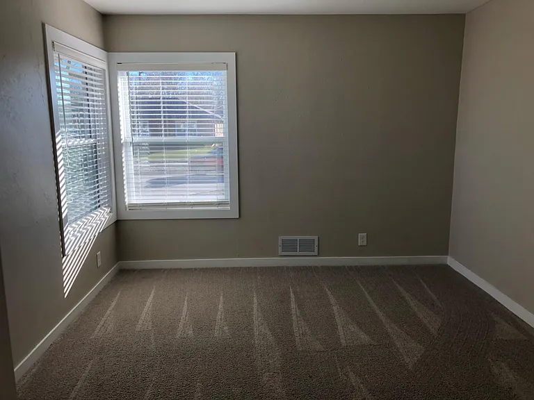 202 SE Park View Dr — Photo 15