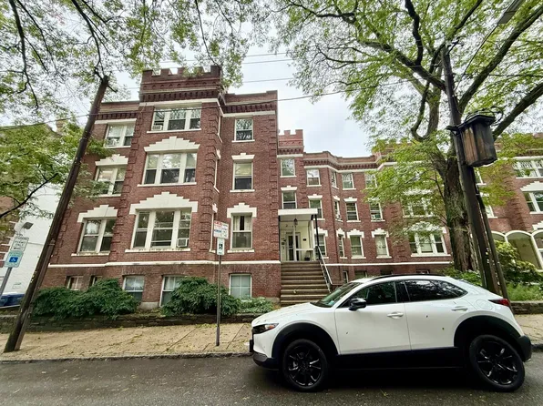 2 Arlington St APT 22, Cambridge, MA 02140