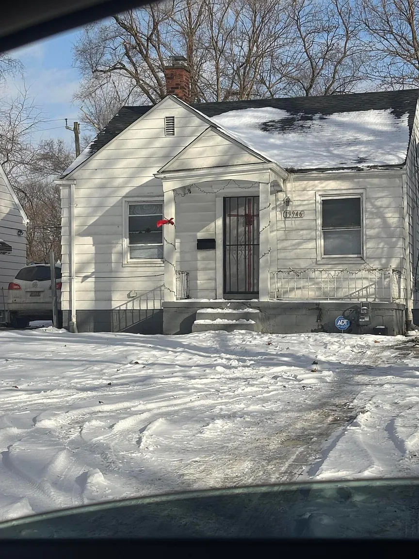 19946 Strasburg St photo 1