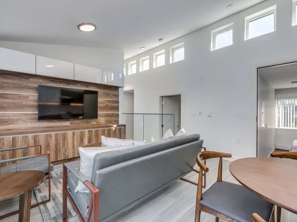 1168 Pendrell St, Vancouver, BC