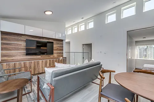 1168 Pendrell St #401 Photo 1