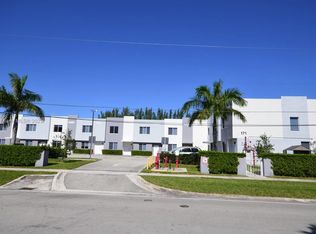 170 NE 158th St #10, Miami, FL 33162