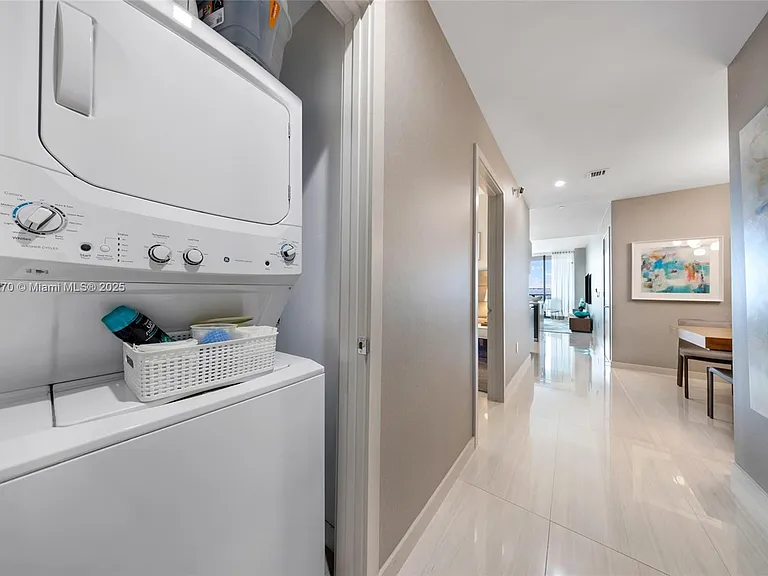 480 NE 31st St #2807 — Photo 5